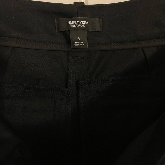 NWT Women’s Simply Vera‎ Vera Wang size 4  shorts Rich Black zipper front - Picture 2 of 13